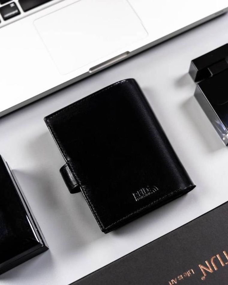 Portfel, czarny, skórzany, Peterson