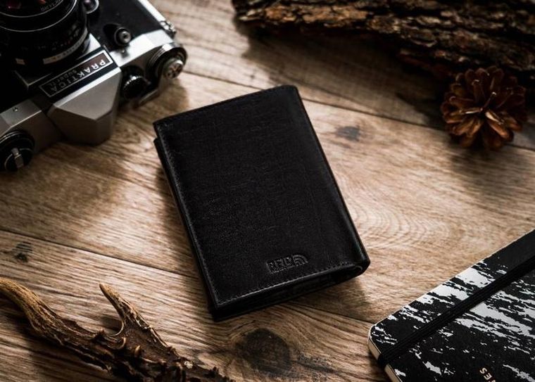 Portfel, czarny, skórzany, RFID, Peterson