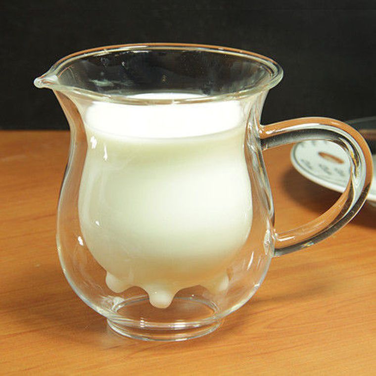 Prosto od krowy, dzbanek na mleko