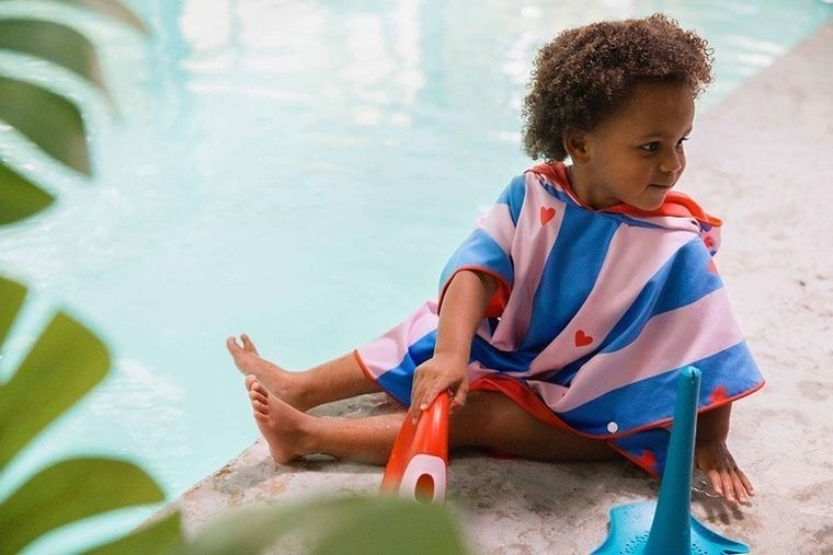 Quut, dwustronne poncho kąpielowe dla dzieci, Cherry Red