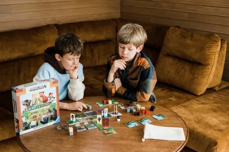 Ravensburger, Minecraft, Heroes of Village, Uratuj wioskę, gra familijna
