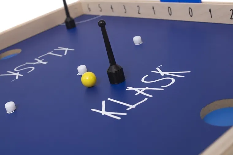 Rebel, Klask, gra zręcznościowa