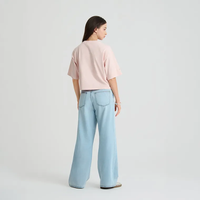 Różowy t-shirt o kroju cropp boxy NOWEAR