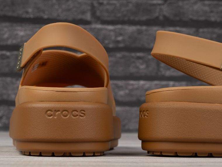 Sandały damskie, brązowe, Crocs Brooklyn Luxe