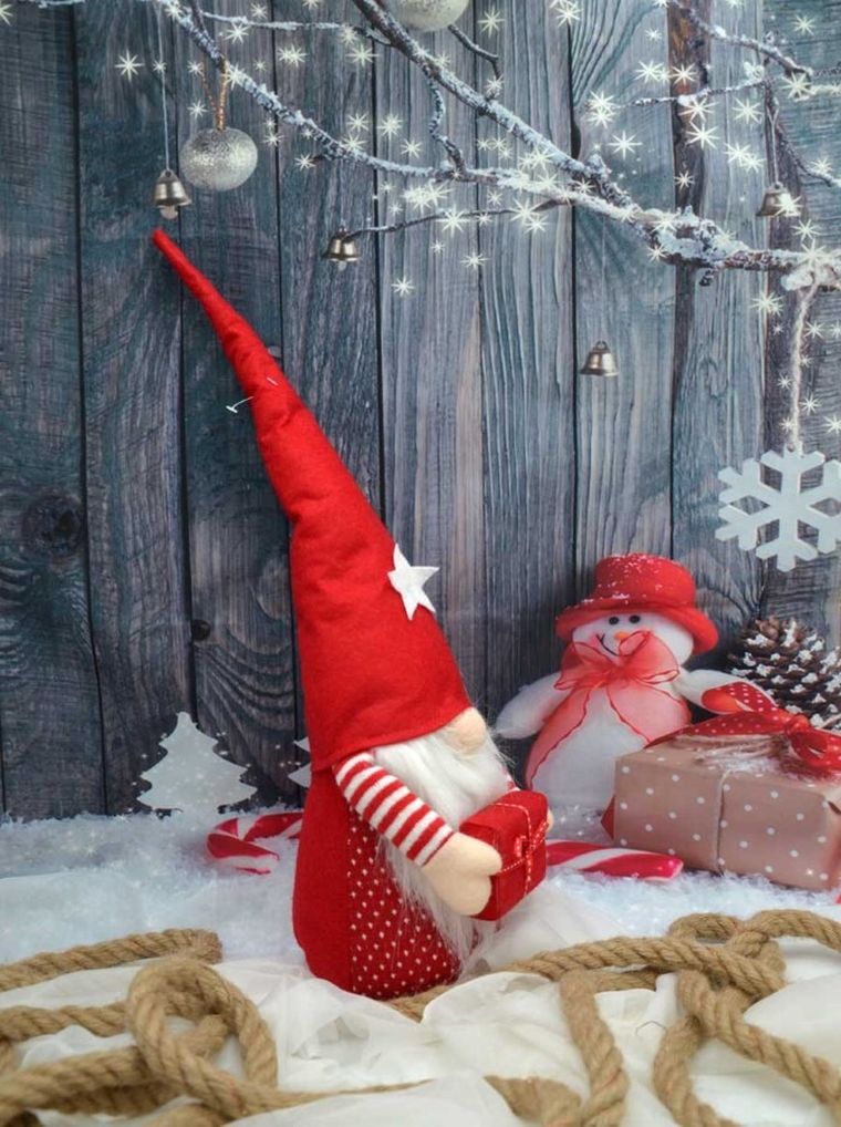 Saska Garden, dekoracja, Mikołaj z prezentem, 50 cm