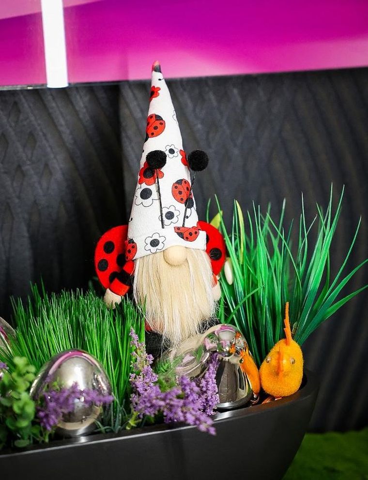 Saska Garden, dekoracja wiosenna, skrzat gnom, biedronka, 24 cm