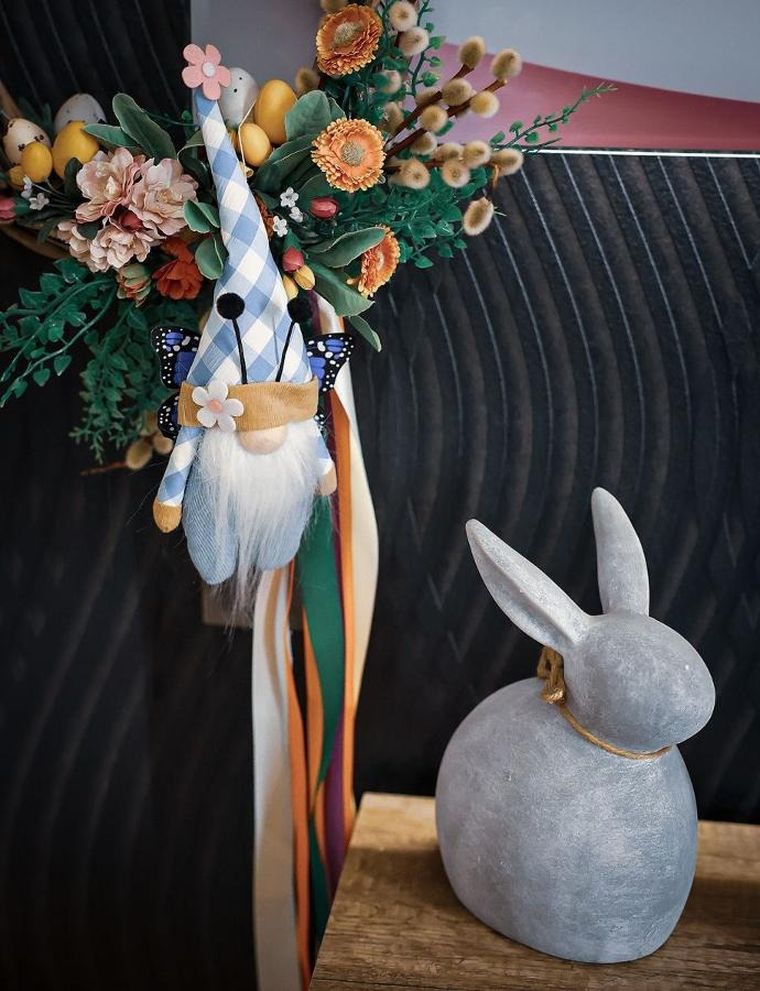 Saska Garden, dekoracja wiosenna, skrzat gnom, motyl, niebieski, 25 cm