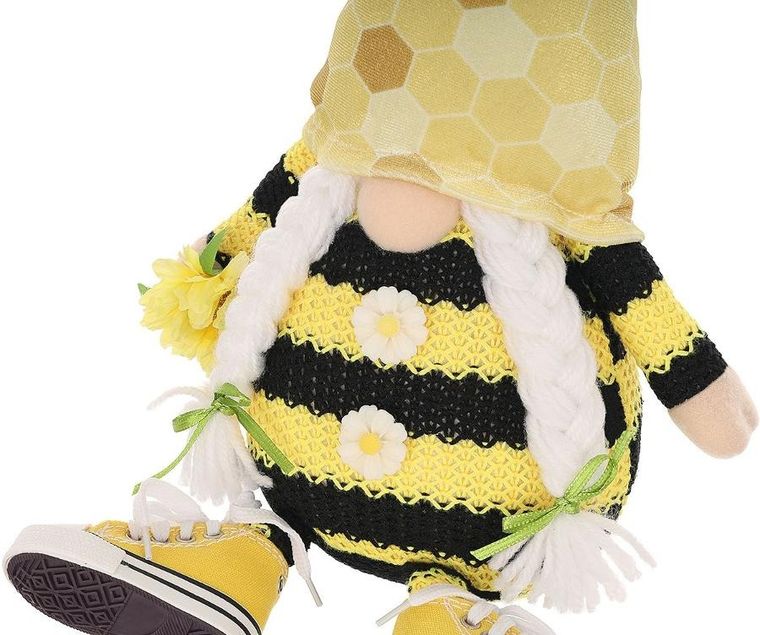 Saska Garden, dekoracja wiosenna, skrzat gnom, siedzący pszczółka w trampkach, 35+6 cm