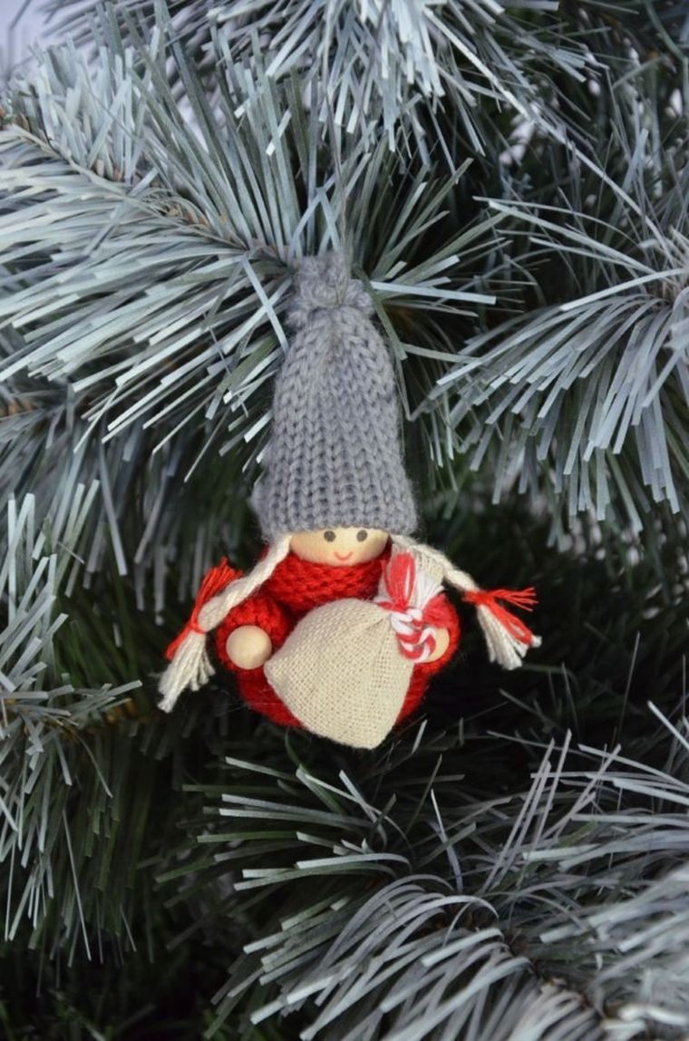 Saska Garden, laleczka dekoracyjna z workiem, czerwona, 7,5 cm