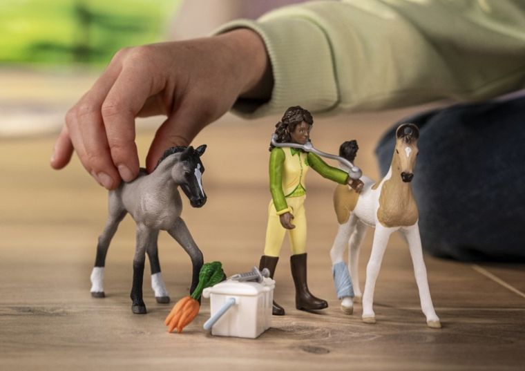 Schleich, Horse Club, Zestaw pierwszej pomocy Sarah, zestaw, 42777