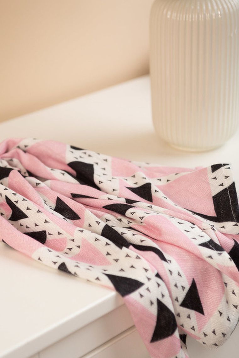 Sensillo, pielucha bambusowa, trójkąt różowy, 75-75 cm