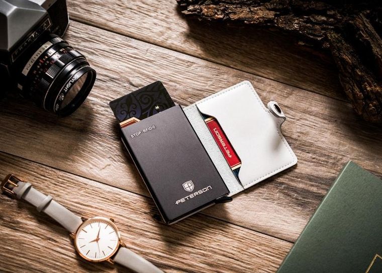 Skórzane etui z podajnikiem na karty i wizytówki, Peterson