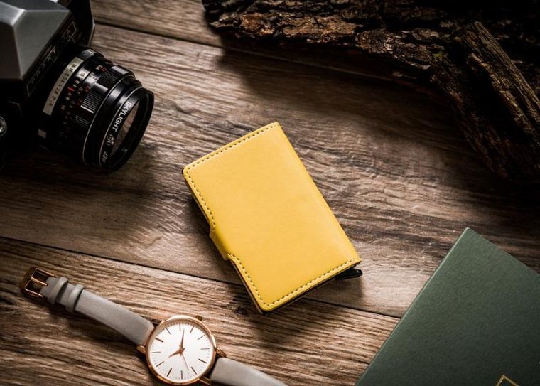 Skórzane etui z podajnikiem na karty i wizytówki, Peterson