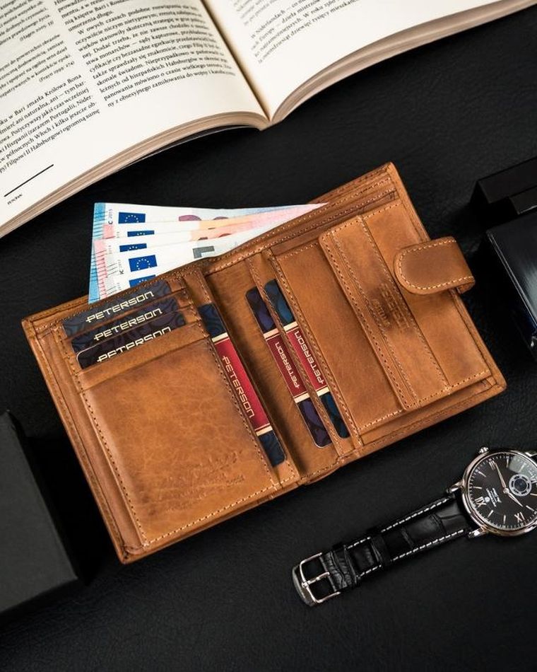 Skórzany, zapinany portfel męski na karty, Peterson