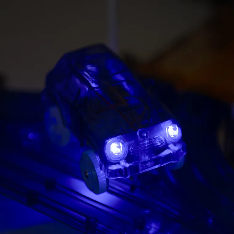 Smiki, Bloxnetic, tor samochodowy, klocki magnetyczne z elektrycznym samochodem, 137 elementów