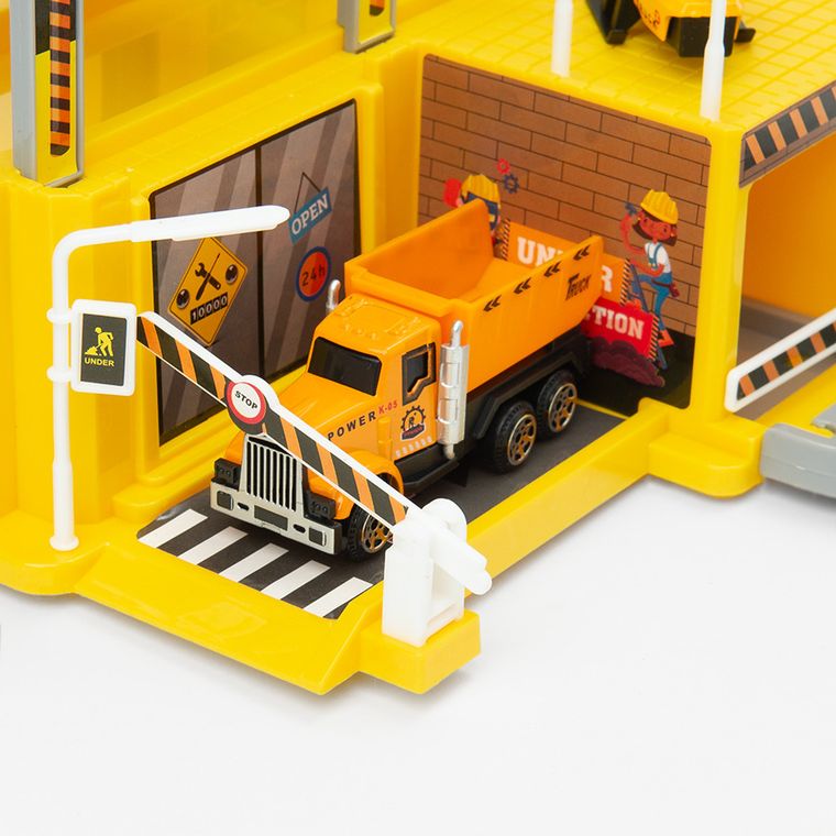 Smiki, Budowa, parking z pojazdami, 33 elementy