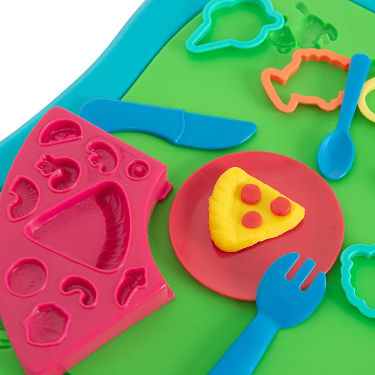 Smiki, stolik z masą plastyczną, 4 kolory i akcesoria