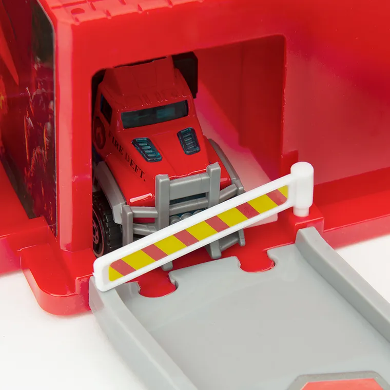 Smiki, Straż pożarna, garaż z pojazdami