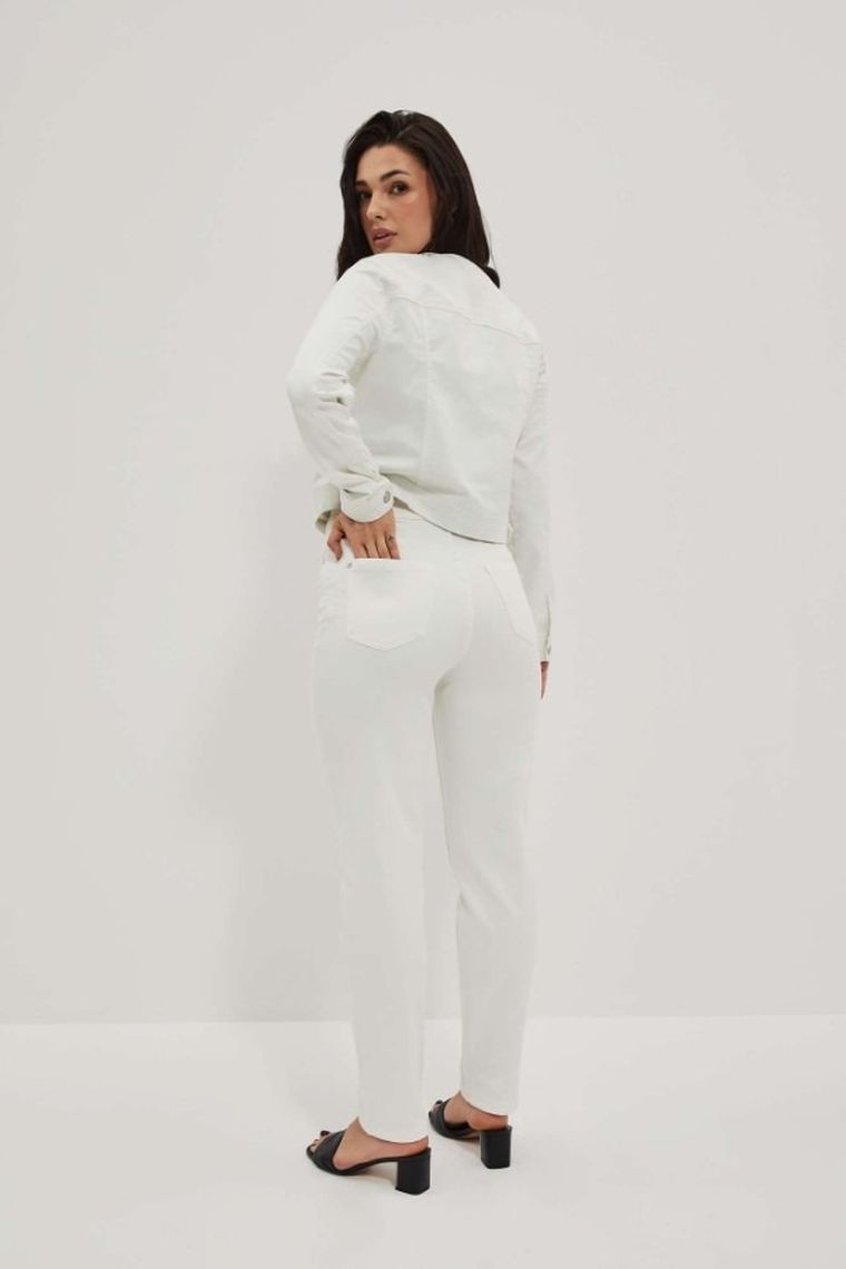 Spodnie jeansowe damskie, mom fit, białe, Moodo