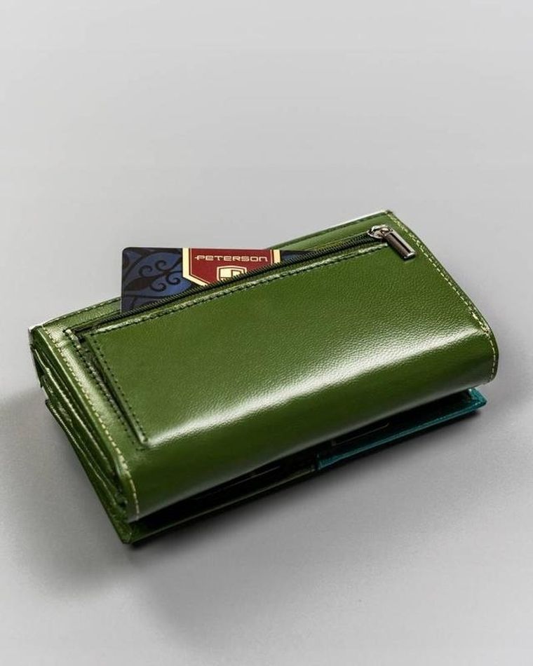 Średnich rozmiarów portfel damski ze skóry naturalnej, Peterson