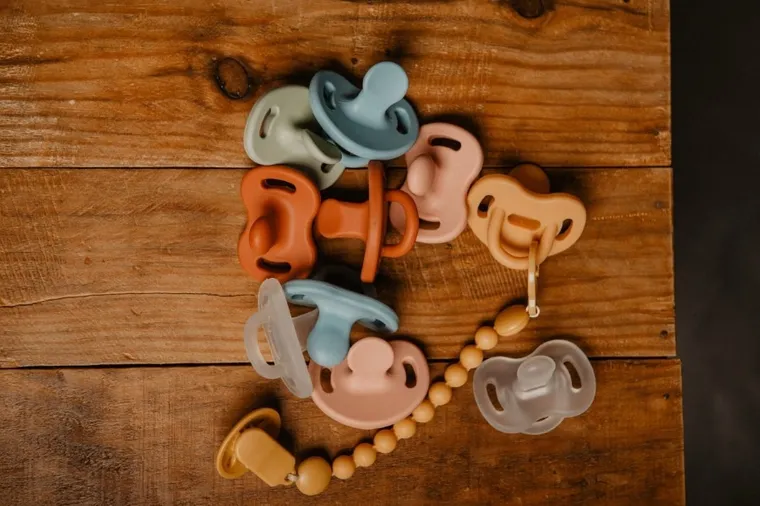 Suavinex, SX Pro, smoczek fizjologiczny, silikonowy, musztardowy, 0-6m