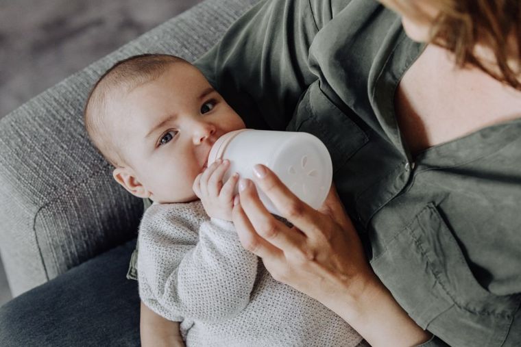 Suavinex, Zero Zero, zestaw startowy z butelką, przepływ adaptacyjny, 180 ml, 0-2m