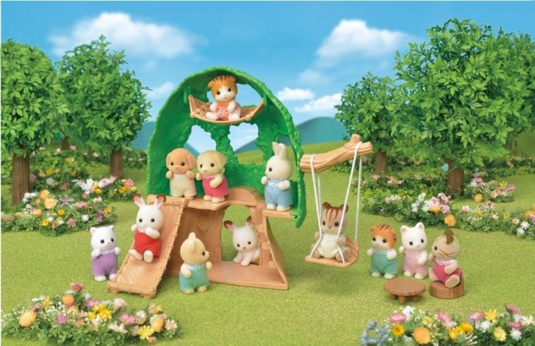 Sylvanian Families, przedszkolny domek na drzewie z figurką, 5318