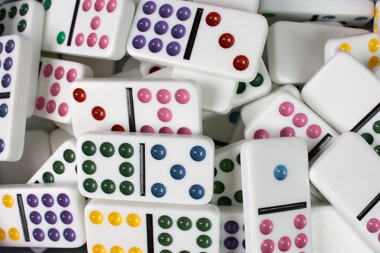 Tactic, Domino dzięwiątkowe Deluxe, gra logiczna w metalowj puszce