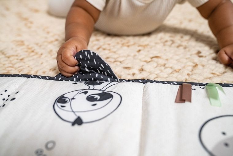 Tiny Love, Décor, książeczka interaktywna, dwustronna, czarno-biała