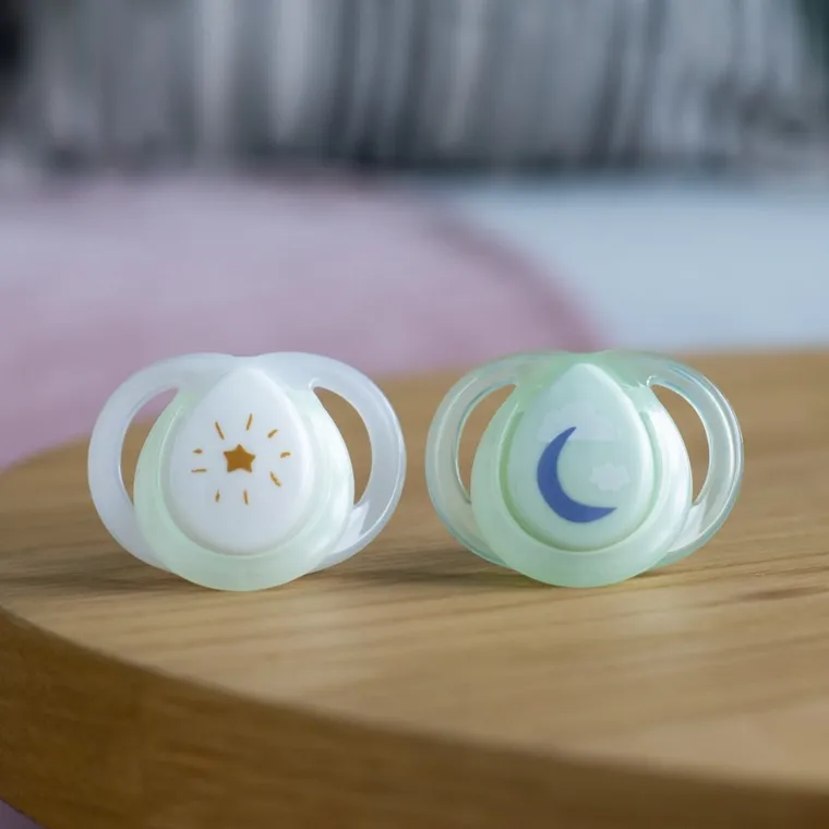 Tommee Tippee, Night, smoczek uspokajający, 0-6 m, 2 szt.