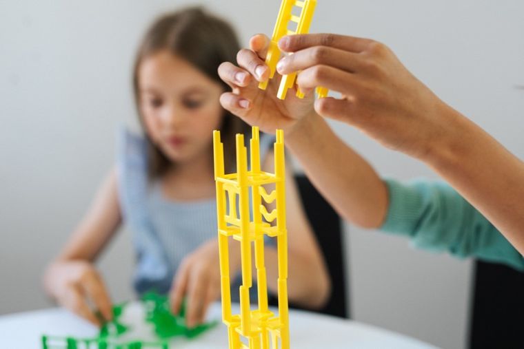 Trefl, Mistakos, Krzesła, gra zręcznościowa