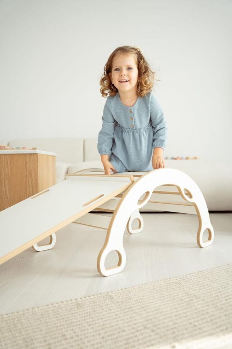 tupti.wood, 3w1: mały bujak montessori z uchwytami + mała zjeżdżalnia, drabinka + blat