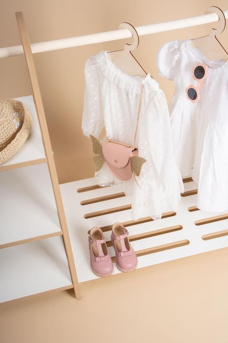 tupti.wood, drewniany wieszak dziecięcy na ubrania