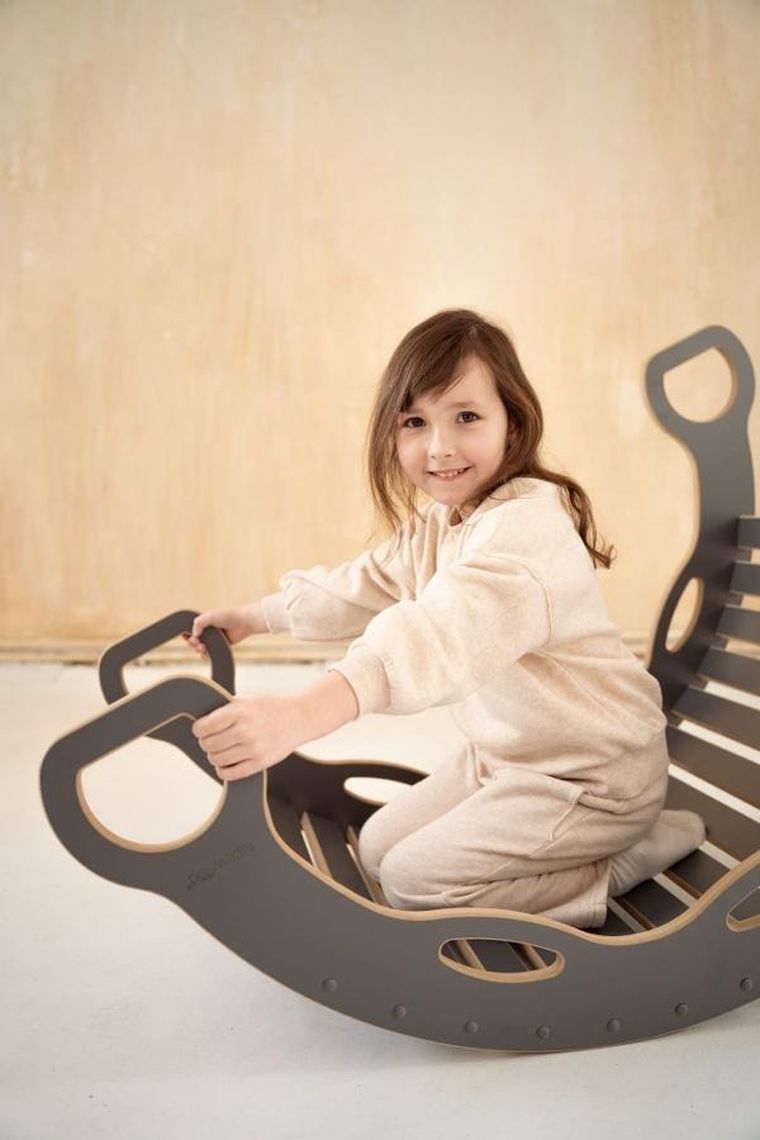 tupti.wood, duży bujak montessori z uchwytami, szary