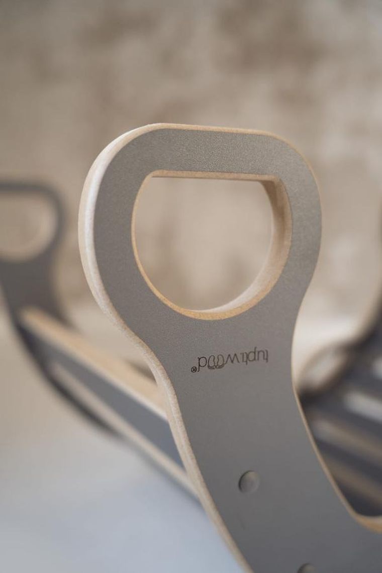 tupti.wood, mały bujak montessori z uchwytami, szary