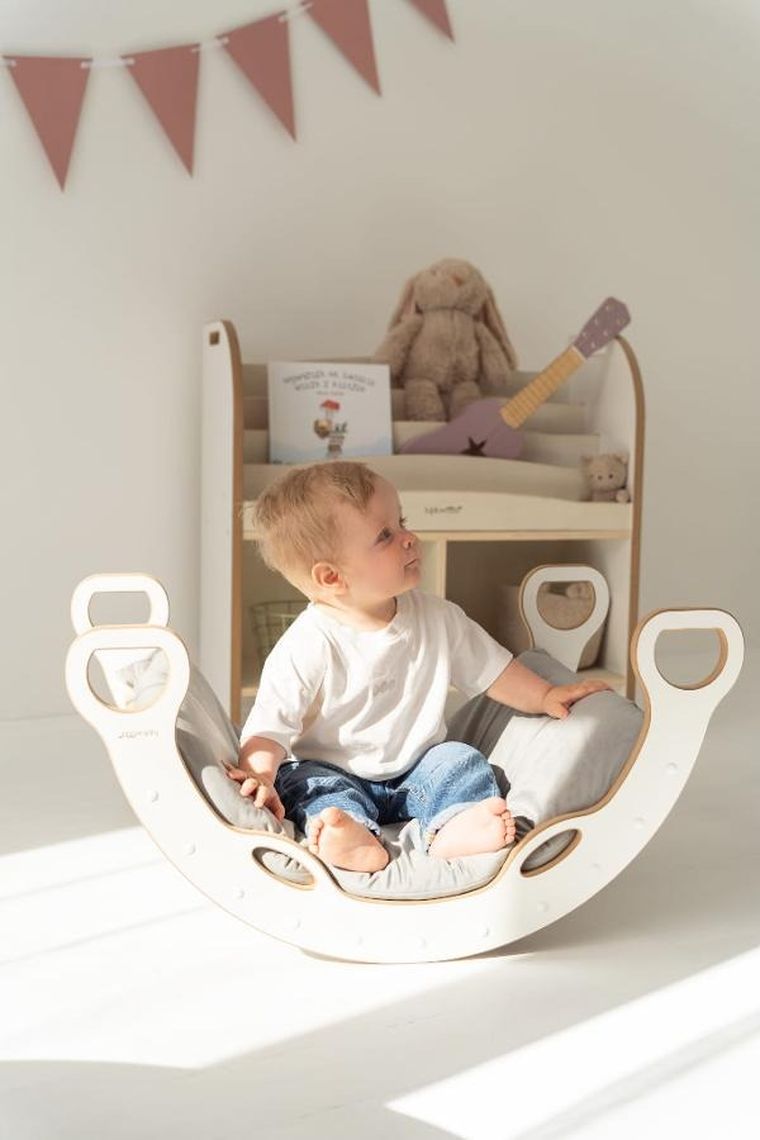 tupti.wood, poduszka do bujaka montessori, materac do małego bujaka, szary