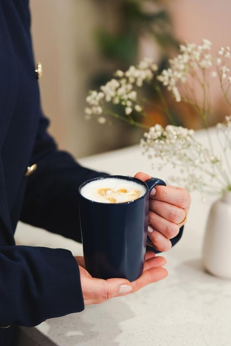 Vialli Design, dwa kubki ceramiczne z uszkiem, 250 ml, Fuori granatowe