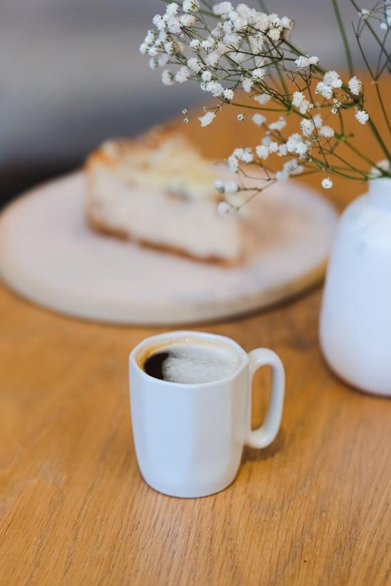 Vialli Design, dwa kubki ceramiczne z uszkiem, 80 ml, Fuori białe