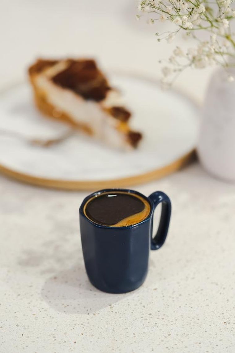 Vialli Design, dwa kubki ceramiczne z uszkiem, 80 ml, Fuori granatowe