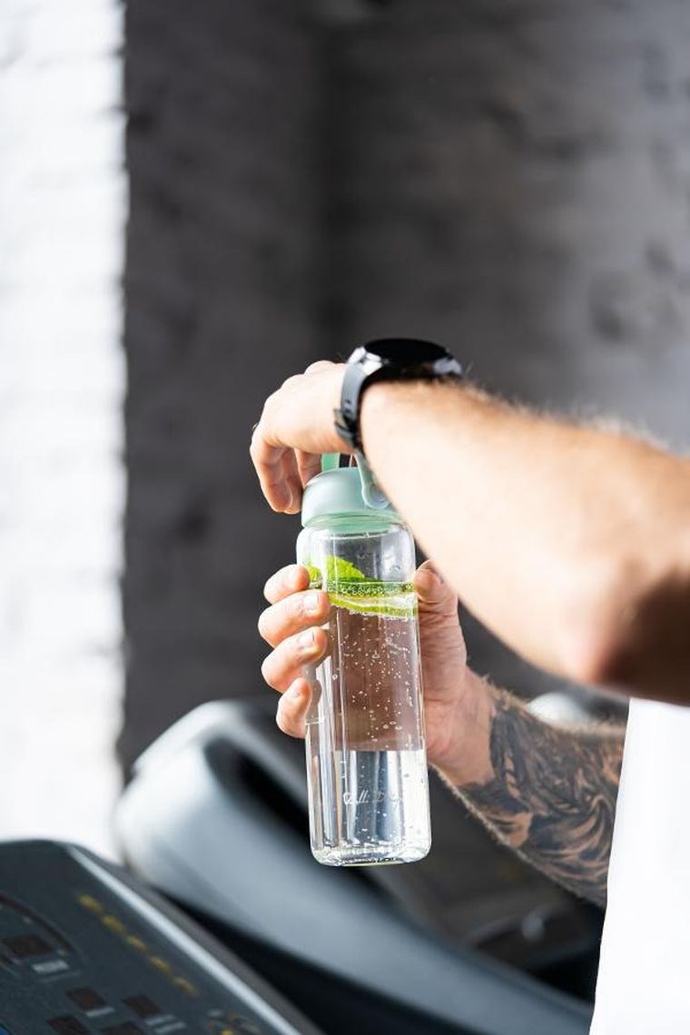 Vialli Design, Fuori, szklana butelka na wodę, miętowa, 540 ml