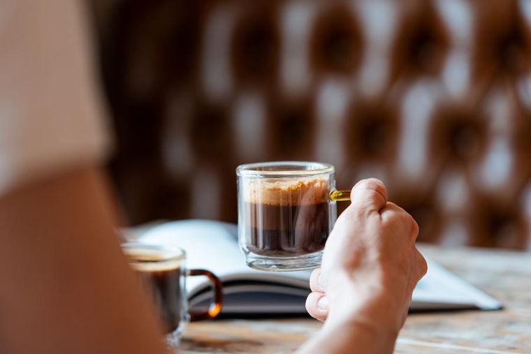 Vialli Design, komplet 2 szklanek z podwójną ścianką do espresso Amber, 80 ml