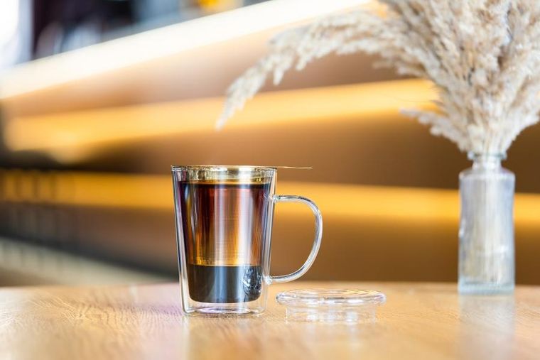 Vialli Design, szklanka z podwójną ścianką z zaparzaczem Amo, 300 ml