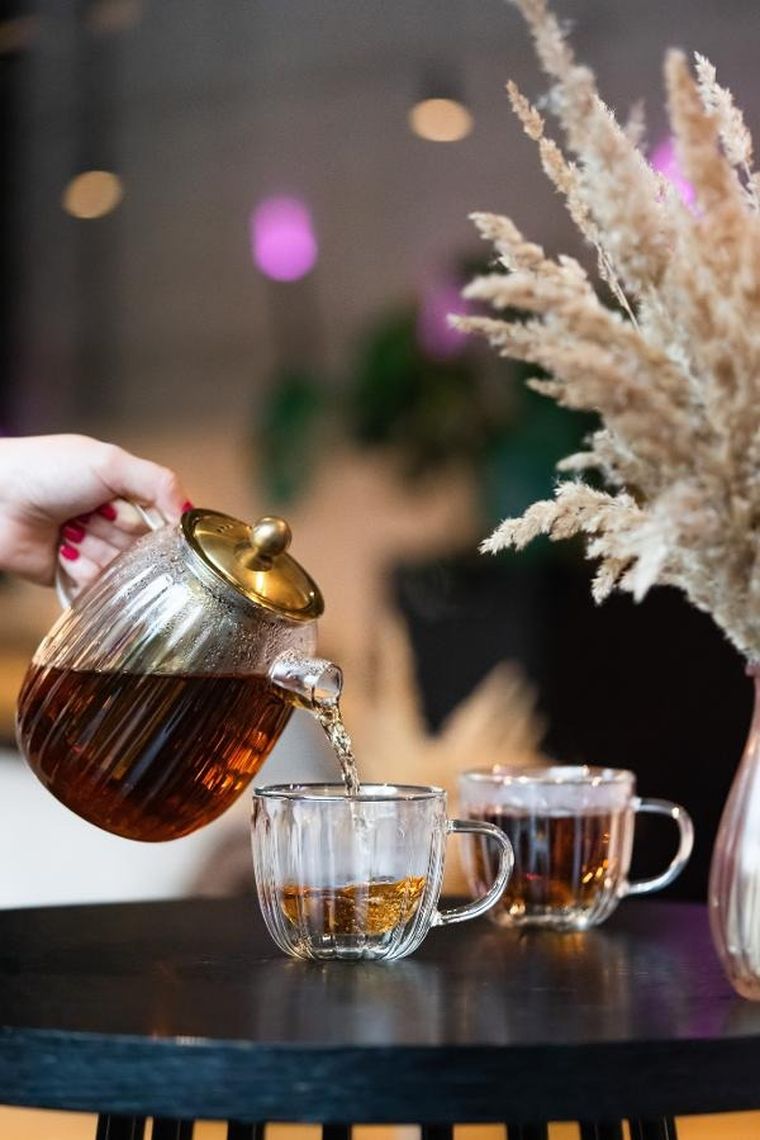 Vialli Design, zaparzacz do herbaty, 1000 ml, Tulip złoty mat