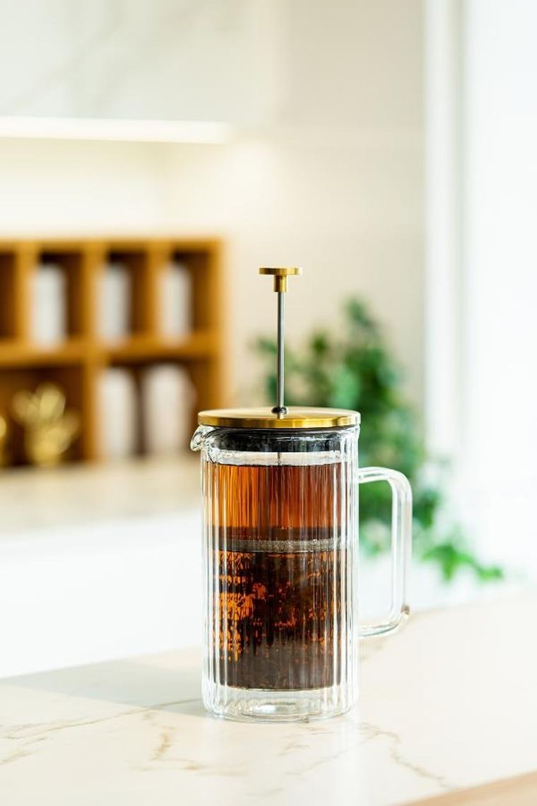 Vialli Design, zaparzacz do kawy i herbaty z podwójną ścianką, 1000 ml, Tulip złoty mat