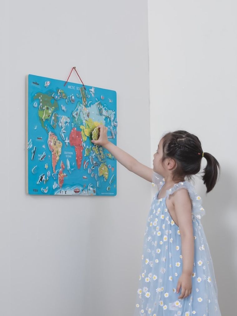 Viga, tablica edukacyjna z magnetyczną mapą świata