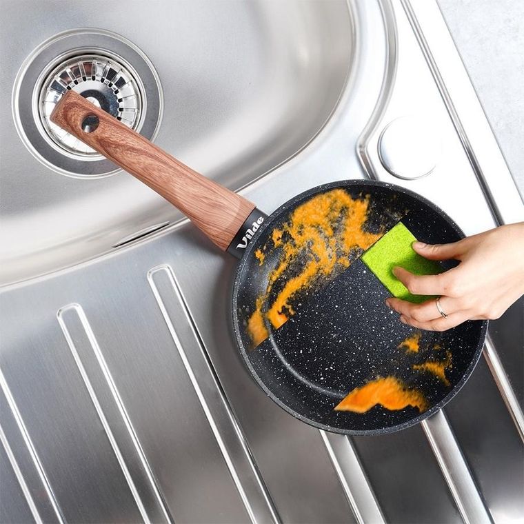 Vilde, Black&Wood, patelnia granitowa, 16 cm