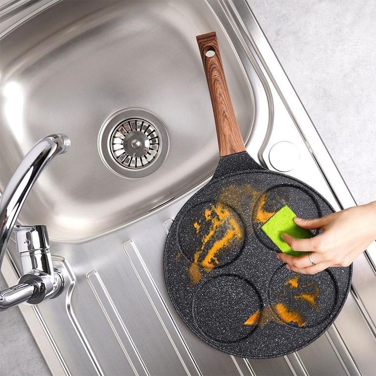 Vilde, patelnia do jajek granitowa, 4 otwory, Black&Wood, 26 cm