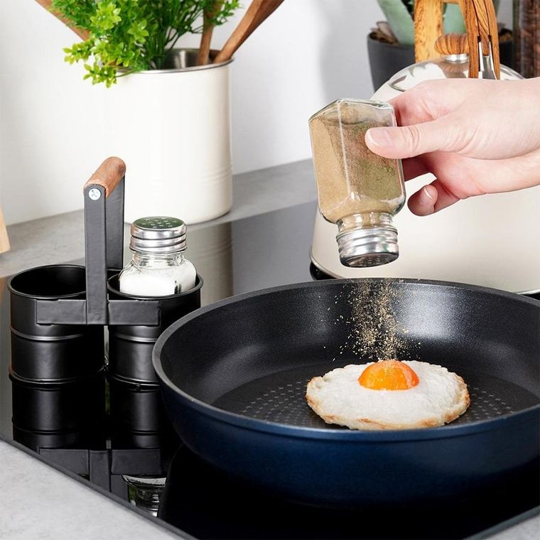 Vilde, solniczka i pieprzniczka ze stojakiem, 3 el.