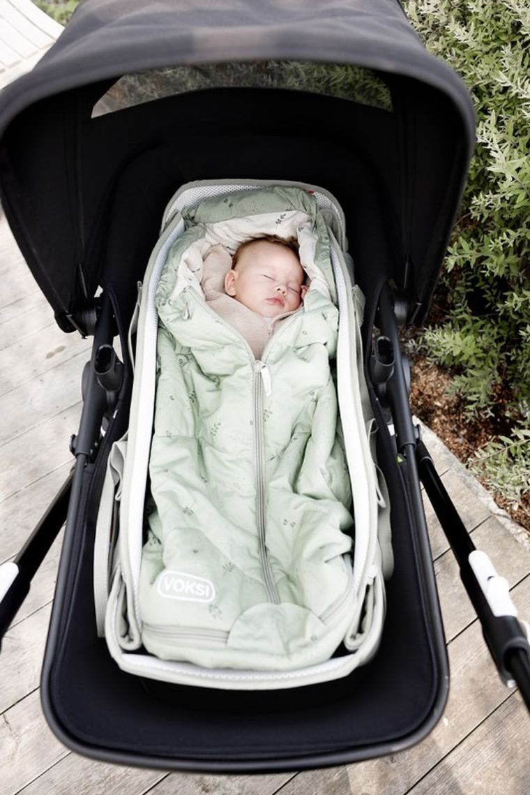 Voksi, Carry Me, wielofunkcyjna przenośna gondola z funkcją maty, czarna