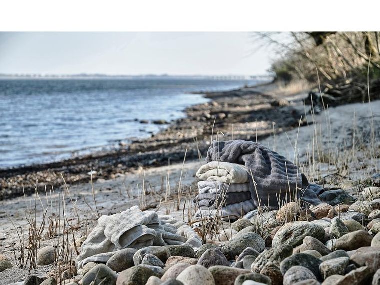 Zone Denmark, Inu, ręcznik łazienkowy, soft grey, 140-70 cm